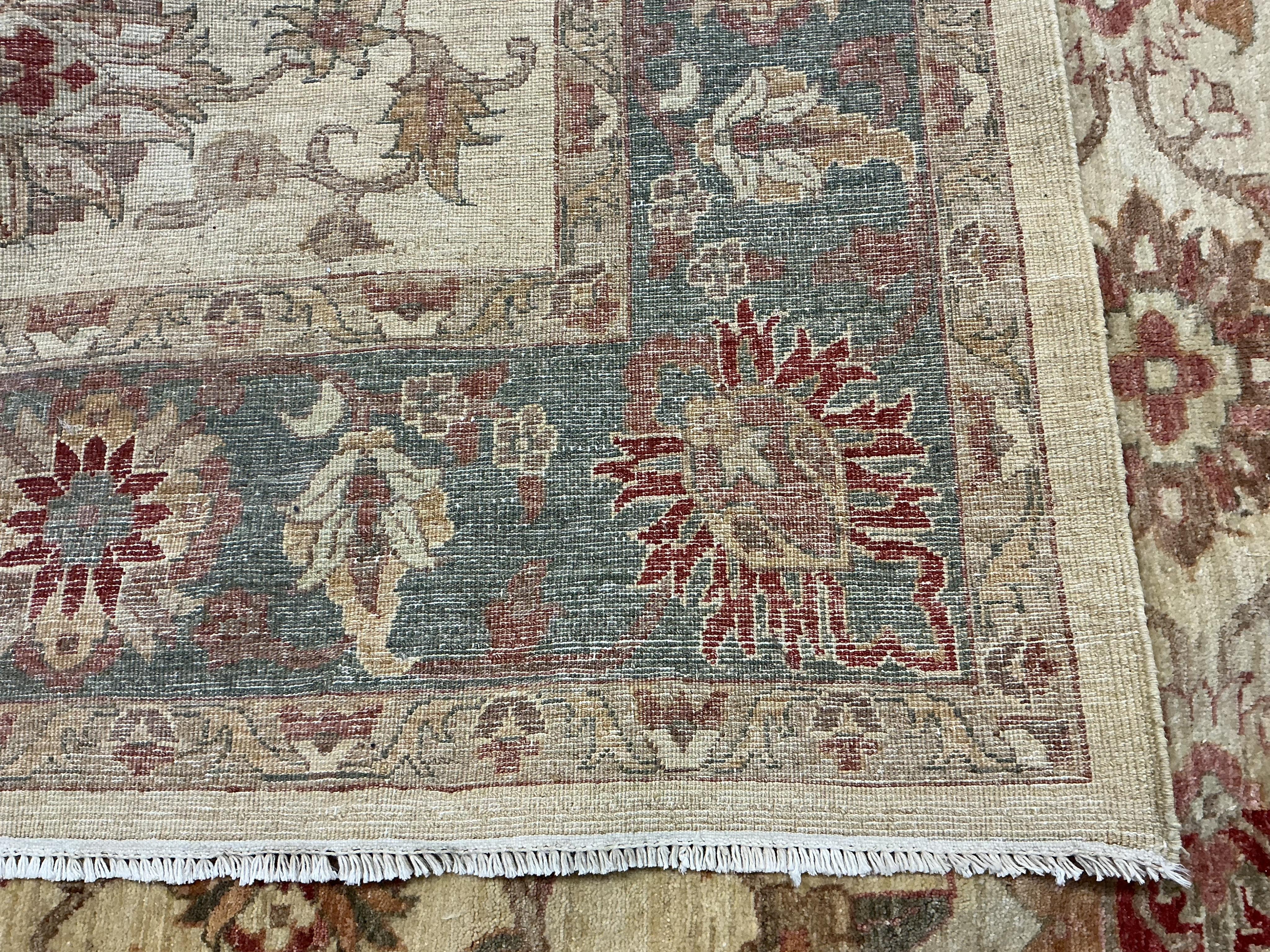 A Zeigler style carpet, 310 x 224 cm